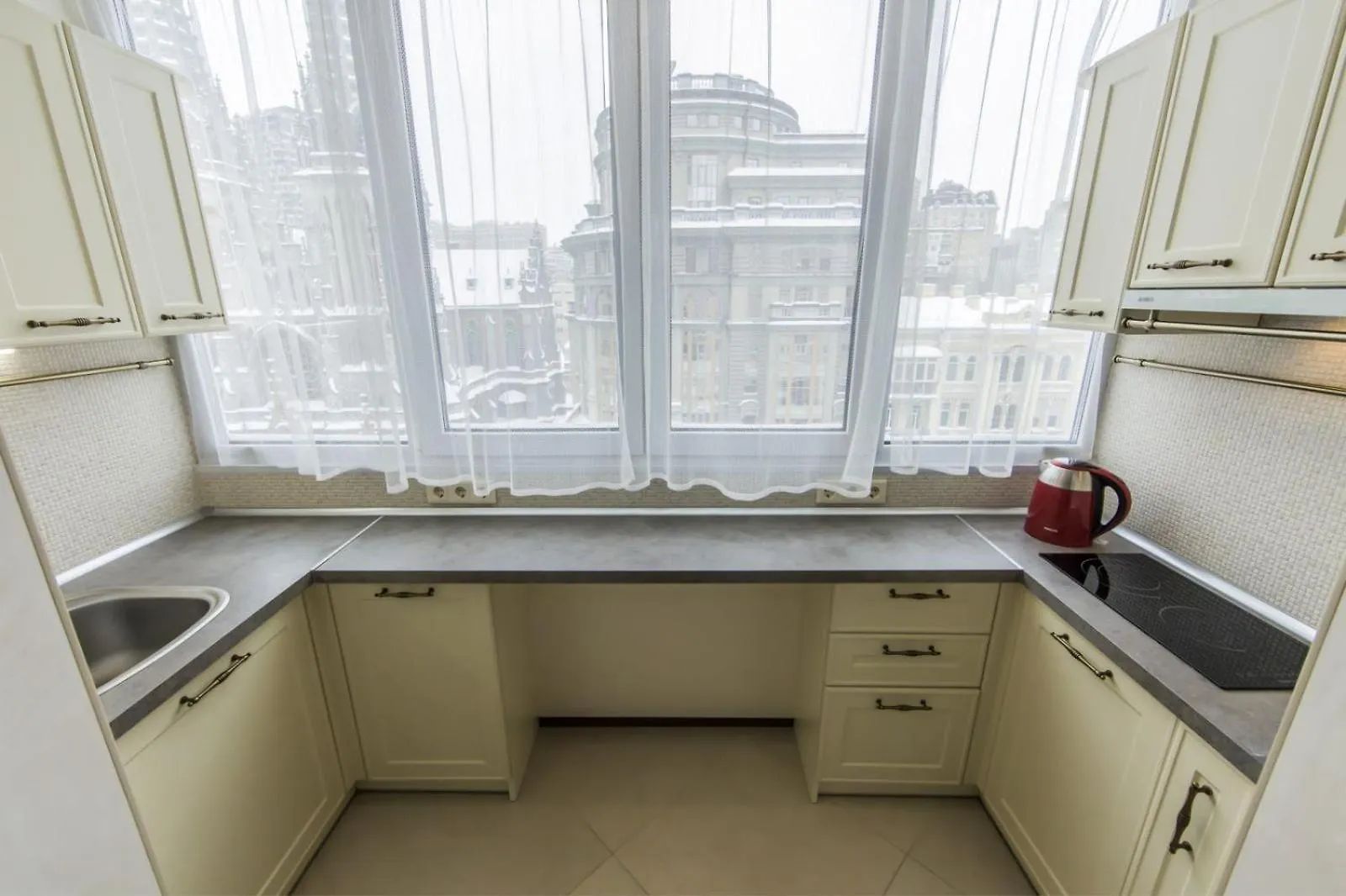 Апартаменти В Центрі З Видом На Костел Kyiv Apartment
